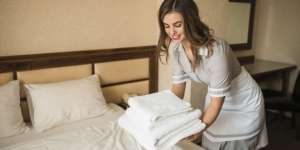 Bagikan Tips Mudah Ganti Sprei, Wanita Ini Dicibir Netizen
