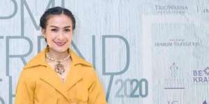 Bandingkan Profesi Pilot Sang Suami dengan Ojol, Iis Dahlia Dihujat
