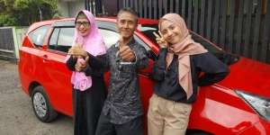 Kisah Cinta Agus & Risma Bersemi di Atas Daihatsu Hijet