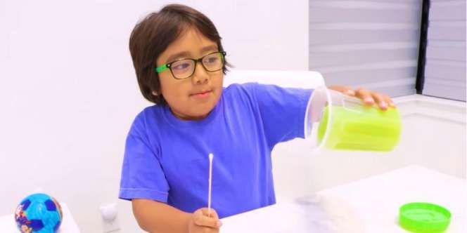 Bocah 8 Tahun Dinobatkan Jadi YouTuber Berpenghasilan Tertinggi 2019
