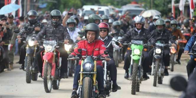 Naik Motor Custom, Jokowi Terabas Jalan Berlumpur Trans-Kalimantan