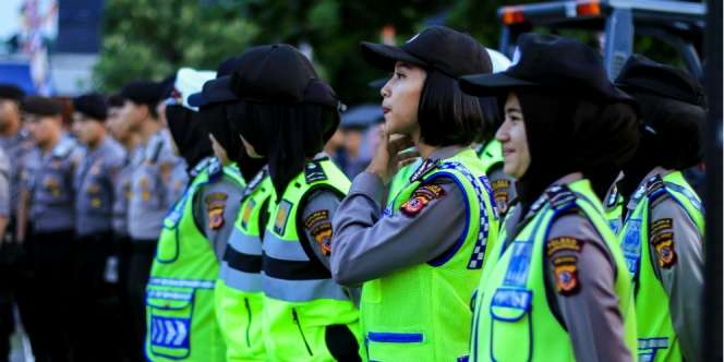 Asyik... Pengendara yang Kelelahan di Tol Jabar Akan Dipijat Polwan