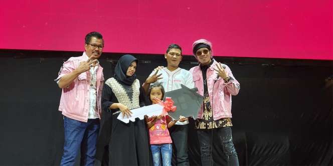 Dihiasi Tangis Haru, Rumah 1 Miliar Jadi Milik Penggiling Bakso asal Purwakarta