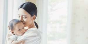 Tips Merawat Kulit Bayi yang Berisiko Eksim