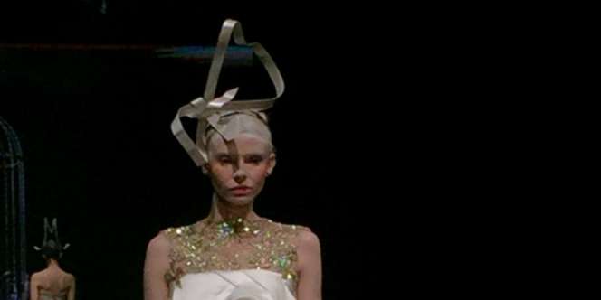 Serba-Serbi Wanita di Koleksi Fashion Mety Chou dan Monica Ivena