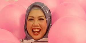 Julukan Baru Elly Sugigi Sejak Potong Gigi 