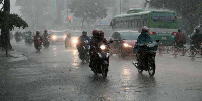 Siap-siap, Hari Ini Jabotabek Bakal Hujan Petir Hingga Malam