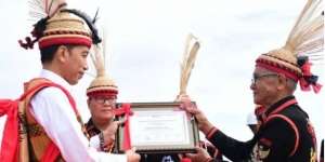 Presiden Jokowi Dapat Gelar Adat Dayak Lundayeh