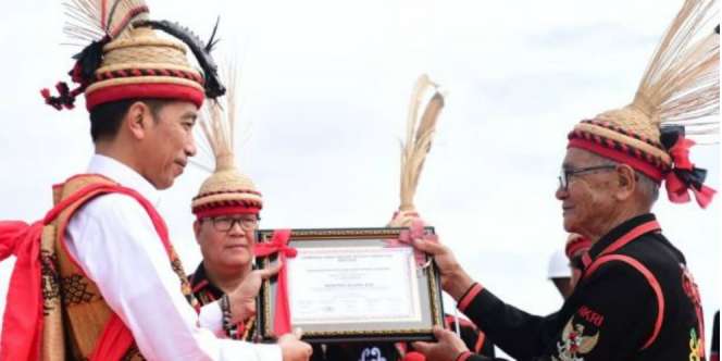Presiden Jokowi Dapat Gelar Adat Dayak Lundayeh