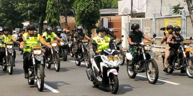 Gubernur Jatim Naik Motor ke Gereja Tinjau Pengamanan Natal