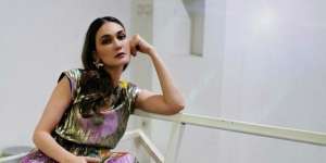 Luna Maya Cemberut, Gaun Rp11 Juta Robek Gara-Gara Ditakuti Ular