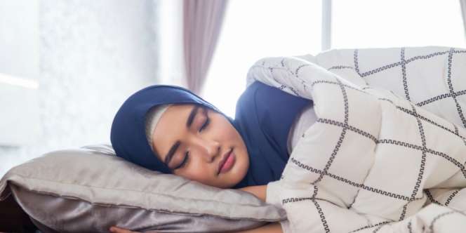 Manfaat Sarung Bantal Berbahan Sutera untuk Kecantikan Rambut
