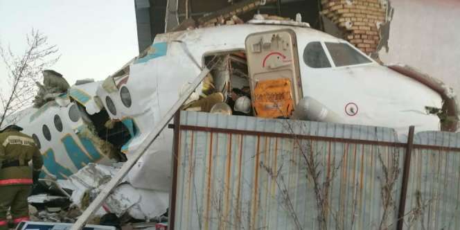 Pesawat Jet Penumpang Tabrak Gedung Usai Lepas Landas