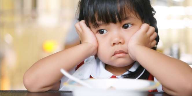 Nafsu Makan Si Kecil Menurun Drastis? Ketahui Penyebabnya