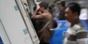 Kereta Lokal Bandung Kecelakaan, 8 Penumpang Luka-luka