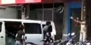Viral Petugas Lempar Paket Pelanggan, Ini Kata J&T