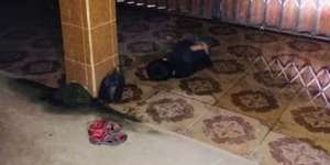 Sedih, Bocah Korban Amarah Orang Tua Ini Tidur Kehujanan di Emperan