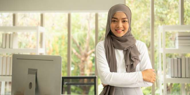 5 Produk Makeup yang Wajib Ada dalam Pouch Si Cewek Super Sibuk