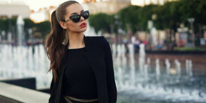 Bikin Tampilan Dress Hitam Makin Elegan, Yuk!