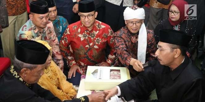 Ratusan Pasang Pengantin Nikah Massal di Balaikota DKI Jakarta