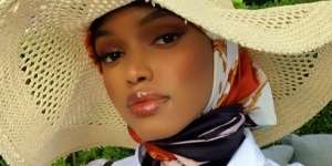 Sambut 2020, Model Hijab Halima Aden Cetak Sejarah