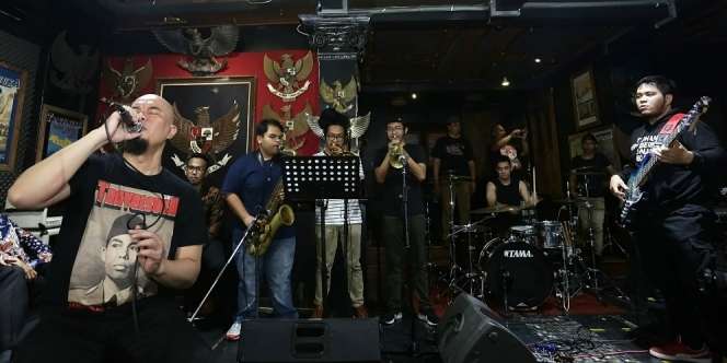 Gaya Ahmad Dhani Latihan Band Usai Bebas