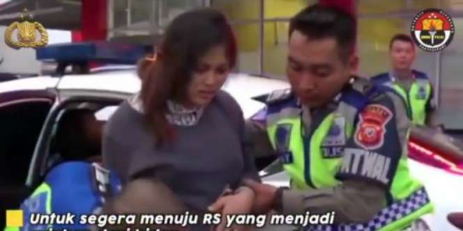 Pickup Terobos Kemacetan Lembang, Polisi Terkejut Lihat Penumpang Wanita