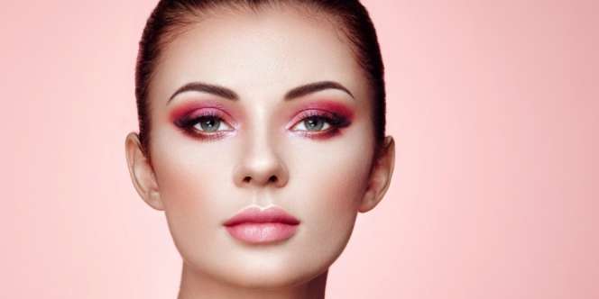 Tutorial Riasan Mata dengan Teknik Ombre, Eksotis!