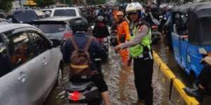 Kondisi Terkini Arus Lalin di Jakarta, Masih Ada Genangan Air