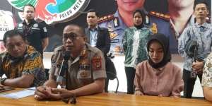Keluar Tahanan, Medina Zein Pulang Bawa 4 Tas dan 1 Koper Besar