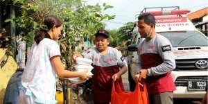 Tembus Lokasi Terisolir, Daarul Quran Kirim Bantuan Korban Banjir Jakarta