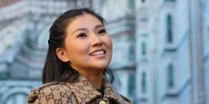 Pakai Coat Seharga Puluhan Juta, Tengok Gaya Glamor Sarwendah