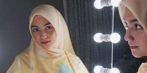 Inspirasi Outfit Pesta Citra Kirana, Elegan Pakai Abaya