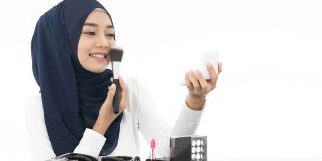7 Tips Memakai Blush Agar Tidak Mudah Luntur