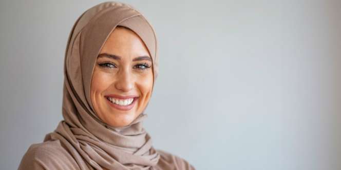 5 Tips Makeup Terlihat Cantik dan Natural Buat Pasfoto