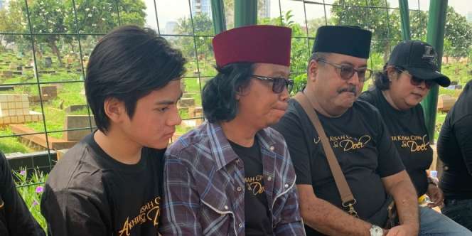 Ziarah, Rano Karno Kenang Pesan Almarhum Benyamin Sueb