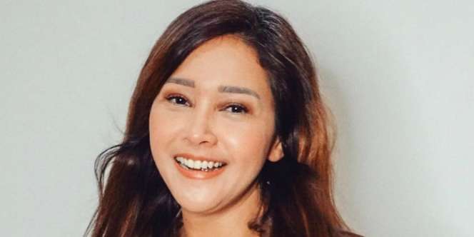 Pose Begini di Afrika, Maia Estianty Malah Mirip PNS?