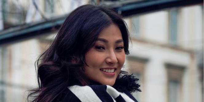 Tampil Chic di Italia, Kaki Sarwendah Bikin Salfok