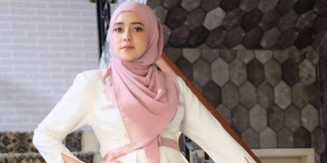 Inspirasi Dress Pesta Kasual ala Fairuz A. Rafiq