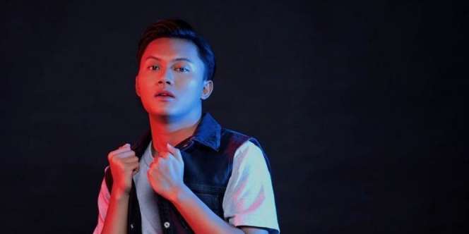 VIDEO: Tangis Rizky Febian Lihat Pembongkaran Makam dan Autopsi Jenazah Ibunya