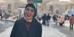 Potret Elegan Yuni Shara dalam Balutan Hijab