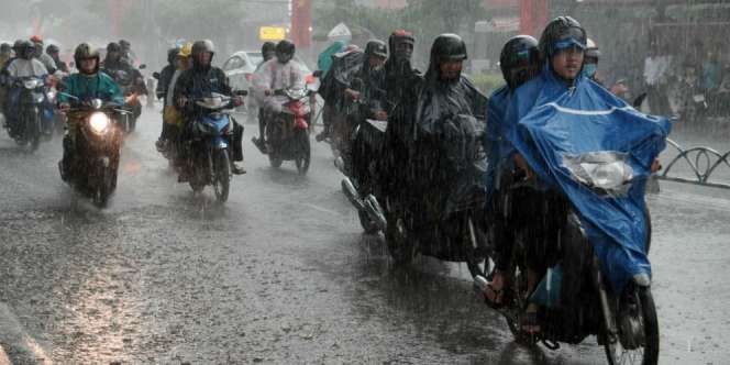 Misteri Banyak Pemotor Jatuh Saat Hujan Pertama Kali Turun