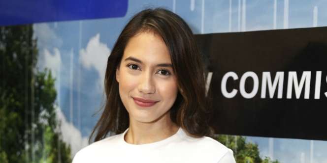 Pose di Atas Ranjang, Pevita Pearce Bikin Riuh