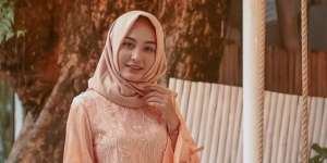 Inspirasi Busana Hijab Pesta Kekinian ala Selebgram