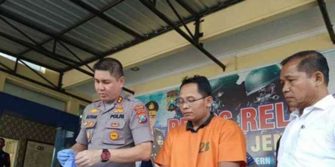 Ayah Kurung Putrinya di Kandang Ayam Karena Keseringan Main Gim Online