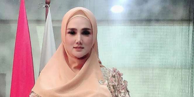 Gaya Outfit Modis Mulan Jameela di Rapat Paripurna DPR RI