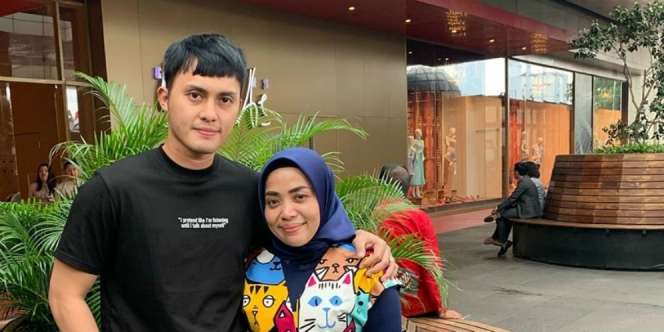 Pose Begini, Suami Muzdalifah Disebut Mirip Hyun Bin