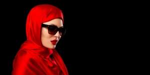 Tips Pakai Lipstik di Bibir, Pipi, dan Kelopak Mata