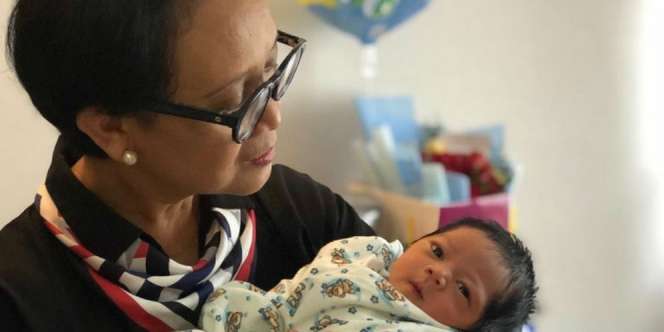Selamat! Menlu Retno Jadi Nenek