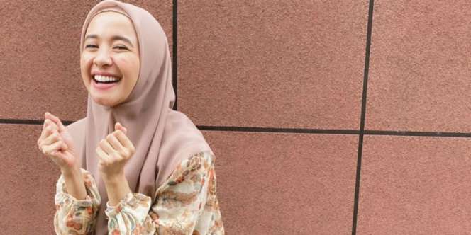 Gaya Hijab Formal Palazzo ala Laudya Cynthia Bella